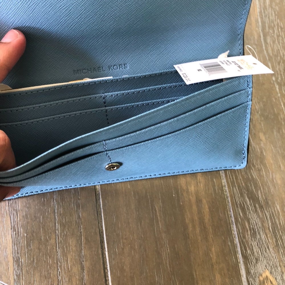 LAST ONE! Michael Kors Jet Set Sky Blue Wallet - Picture 3 of 5